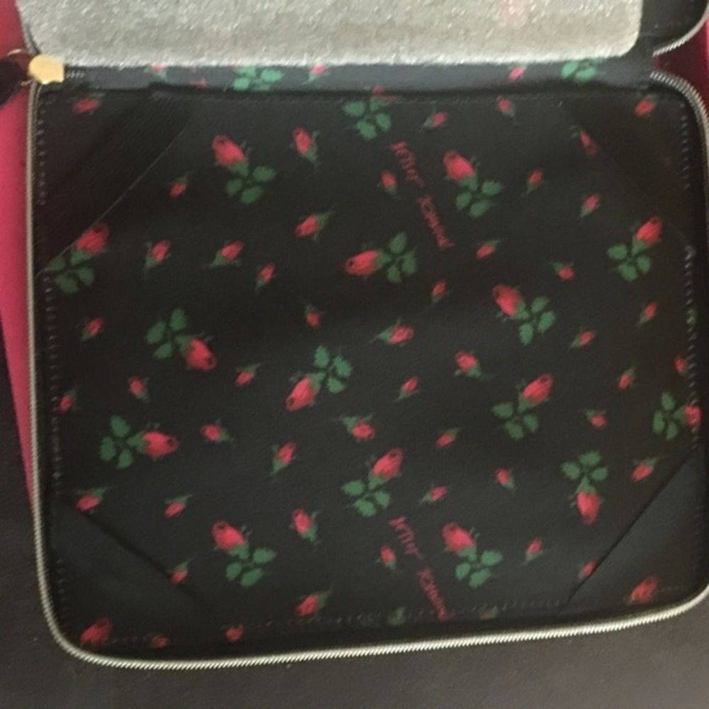 Betsey Johnson Pineapple iPad Zip Case - Picture 4 of 5